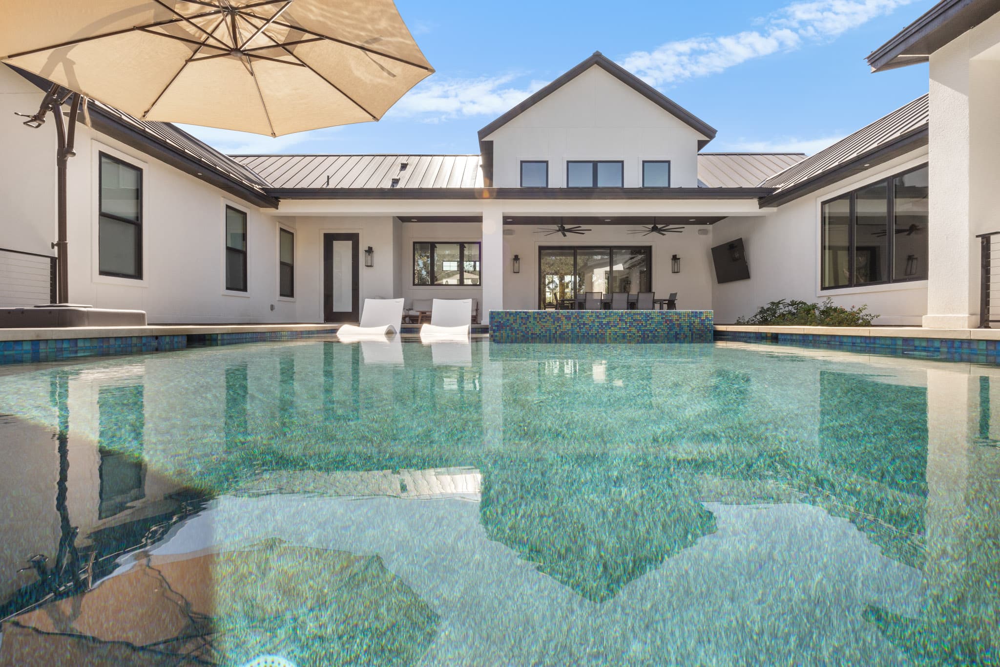 Bulverde vanishing-edge pool with glass tile — Bulverde, Texas